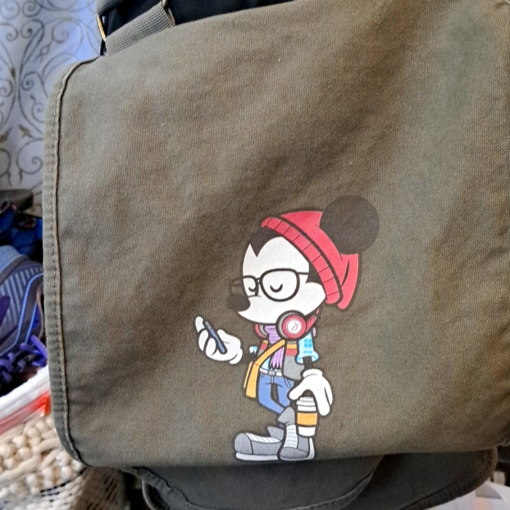 Dizzy underground hip micky sling bag